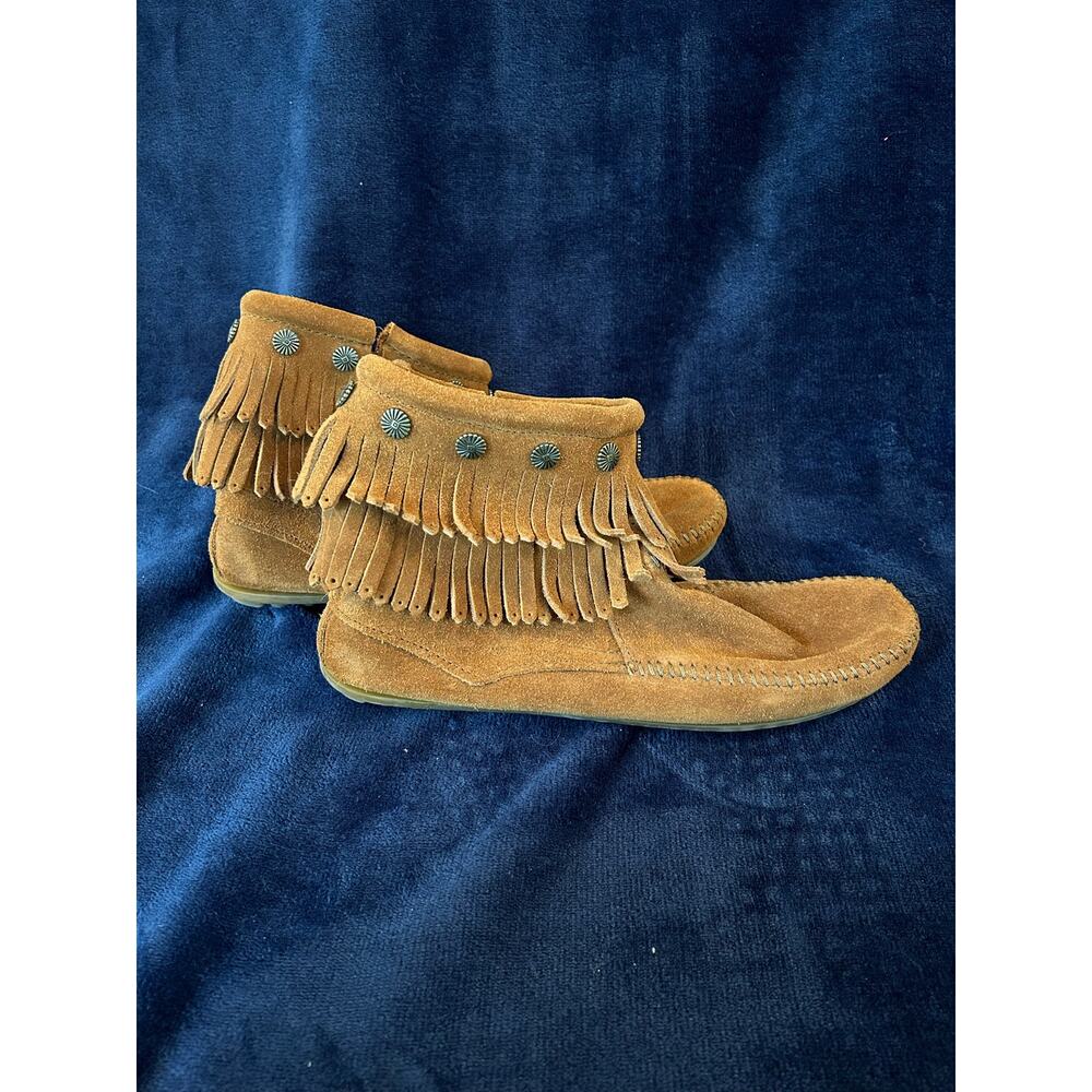 Minnetonka Moccasin Double Fringe Brown Side Zip Boot in Size 9